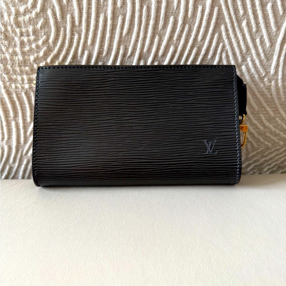 Authentic Louis Vuitton Epi Noir Bucket Pochette Accessories
